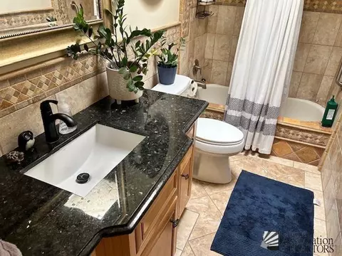 Bath - 641 E 25 Pl, Yuma, AZ 85365 photo 3 of 10