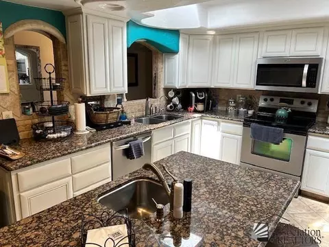 Kitchen - 641 E 25 Pl, Yuma, AZ 85365 photo 4 of 5