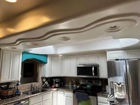 Kitchen - 641 E 25 Pl, Yuma, AZ 85365 photo 3 of 5