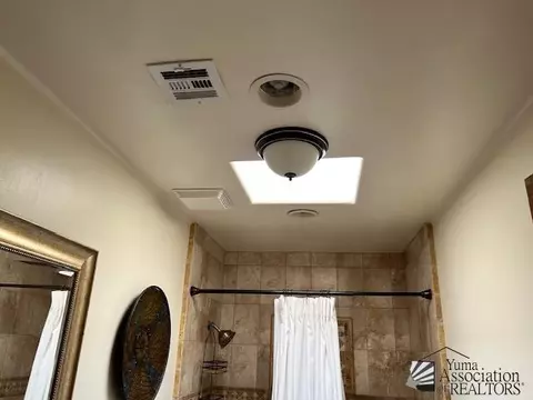Bath - 641 E 25 Pl, Yuma, AZ 85365 photo 5 of 10