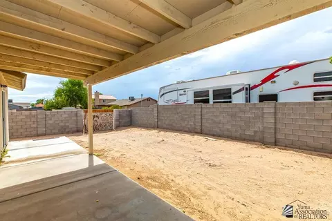 Exterior - 6127 E 43 Pl, Yuma, AZ 85365 photo 6 of 7