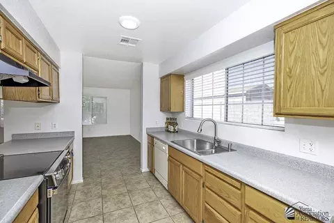 Kitchen - 6127 E 43 Pl, Yuma, AZ 85365 photo 2 of 2