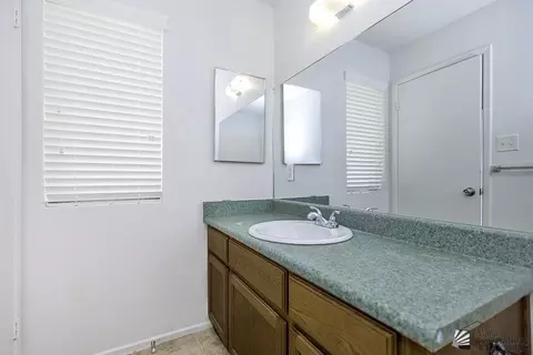 Bath - 6127 E 43 Pl, Yuma, AZ 85365 photo 2 of 3