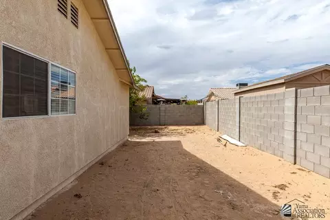 Exterior - 6127 E 43 Pl, Yuma, AZ 85365 photo 3 of 7