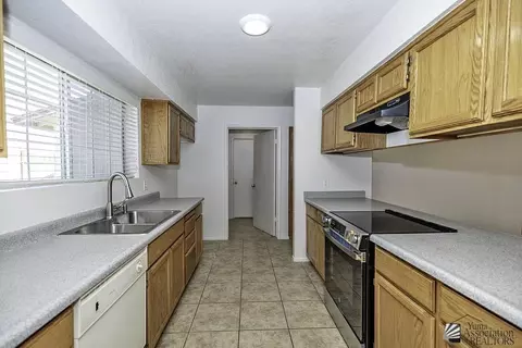 Kitchen - 6127 E 43 Pl, Yuma, AZ 85365 photo 1 of 2