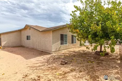 Exterior - 6127 E 43 Pl, Yuma, AZ 85365 photo 4 of 7