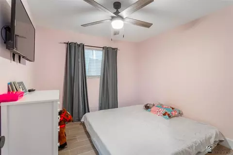 Bedroom - 1163 E Corona Dr, Yuma, AZ 85365 photo 5 of 6