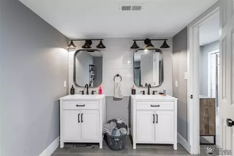 Bath - 1163 E Corona Dr, Yuma, AZ 85365 photo 2 of 5