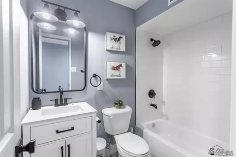 Bath - 1163 E Corona Dr, Yuma, AZ 85365 photo 5 of 5