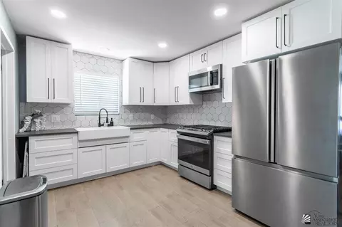 Kitchen - 1163 E Corona Dr, Yuma, AZ 85365 photo 1 of 3