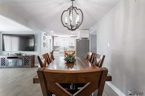Dining - 1163 E Corona Dr, Yuma, AZ 85365 photo 4 of 5