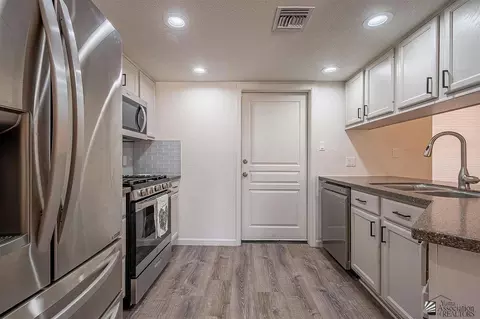 Kitchen - 7639 E 25 St, Yuma, AZ 85365 photo 2 of 3