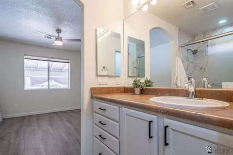 Bath - 7639 E 25 St, Yuma, AZ 85365 photo 4 of 6