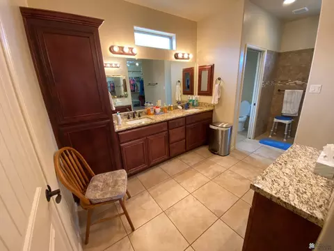 Bath - 11301 S Sally Dr, Yuma, AZ 85367 photo 2 of 4