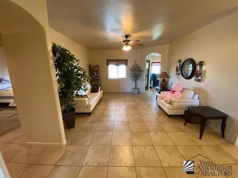 Living - 11301 S Sally Dr, Yuma, AZ 85367 photo 2 of 2