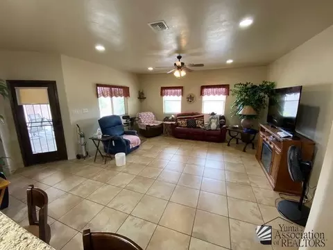 Living - 11301 S Sally Dr, Yuma, AZ 85367 photo 1 of 2