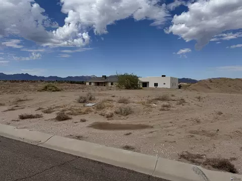 10866 Concho Dr, Wellton, AZ 85356