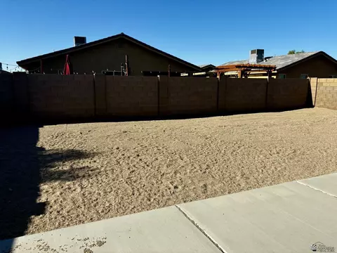 Exterior - 10129 E 33 Pl, Yuma, AZ 85365 photo 2 of 3