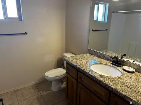Bath - 10129 E 33 Pl, Yuma, AZ 85365 photo 4 of 4