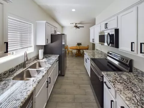 Kitchen - 11185 E 37 Way, Yuma, AZ 85367 photo 3 of 6