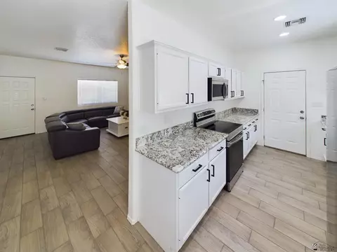Kitchen - 11185 E 37 Way, Yuma, AZ 85367 photo 1 of 6