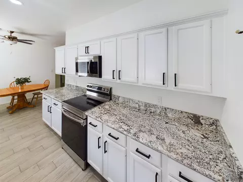 Kitchen - 11185 E 37 Way, Yuma, AZ 85367 photo 2 of 6