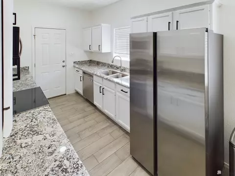 Kitchen - 11185 E 37 Way, Yuma, AZ 85367 photo 5 of 6