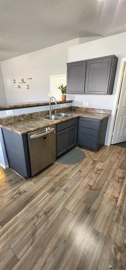 Kitchen - 6334 E 44th Pl, Yuma, AZ 85365 photo 3 of 4