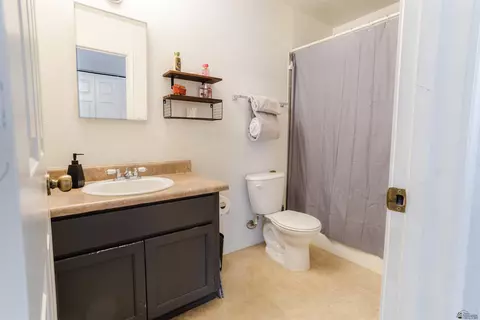 Bath - 6334 E 44th Pl, Yuma, AZ 85365 photo 1 of 3