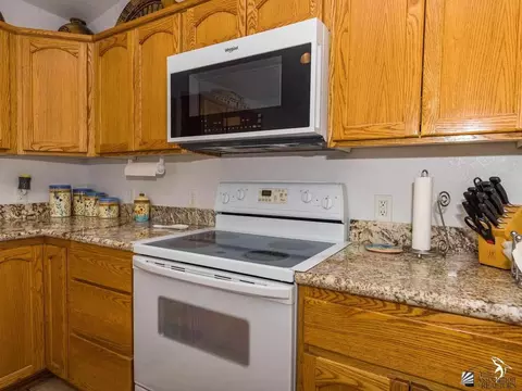 Kitchen - 14193 E 50 St, Yuma, AZ 85367 photo 2 of 3