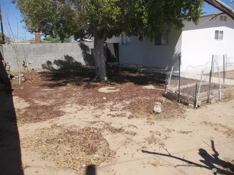 Exterior - 2025 E 25 Pl, Yuma, AZ 85365 photo 3 of 4