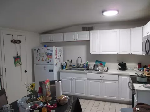 Kitchen - 2025 E 25 Pl, Yuma, AZ 85365 photo 1 of 1