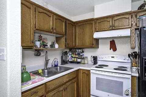 Kitchen - 12776 E 46 St, Yuma, AZ 85367 photo 2 of 4