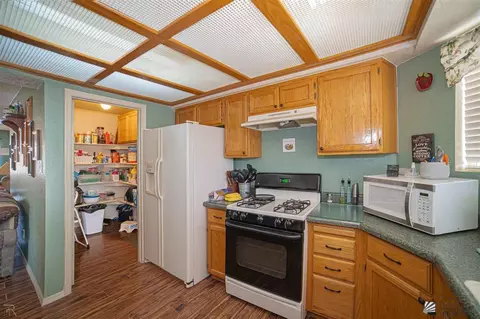 Kitchen - 6247 E 42 St, Yuma, AZ 85365 photo 3 of 3
