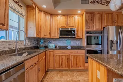 Kitchen - 13364 E 53 St, Yuma, AZ 85367 photo 3 of 5