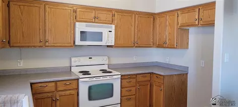 Kitchen - 6164 E 43 Pl, Yuma, AZ 85365 photo 2 of 2