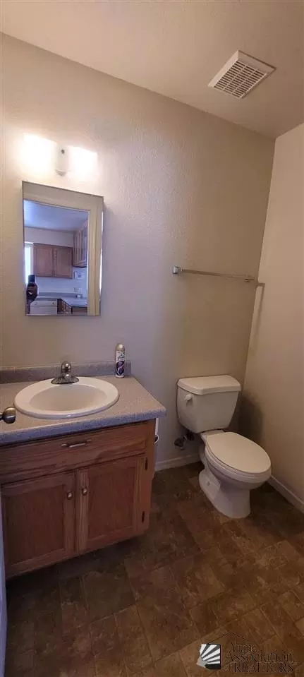 Bath - 6164 E 43 Pl, Yuma, AZ 85365 photo 1 of 3
