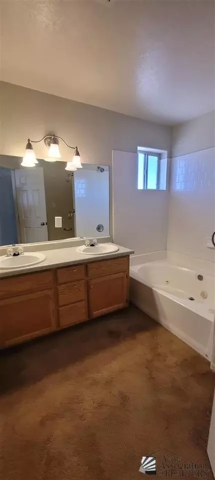 Bath - 6164 E 43 Pl, Yuma, AZ 85365 photo 3 of 3