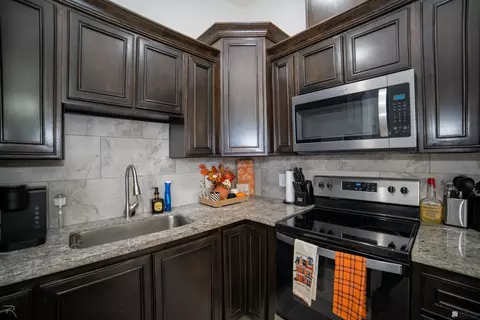 Kitchen - 8725 E 41 Ln, Yuma, AZ 85365 photo 2 of 4