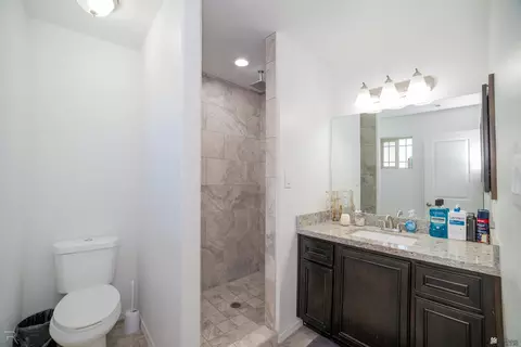 Bath - 8725 E 41 Ln, Yuma, AZ 85365 photo 2 of 3