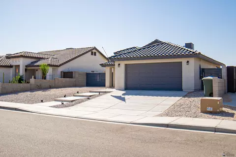 Exterior - 8725 E 41 Ln, Yuma, AZ 85365 photo 3 of 10