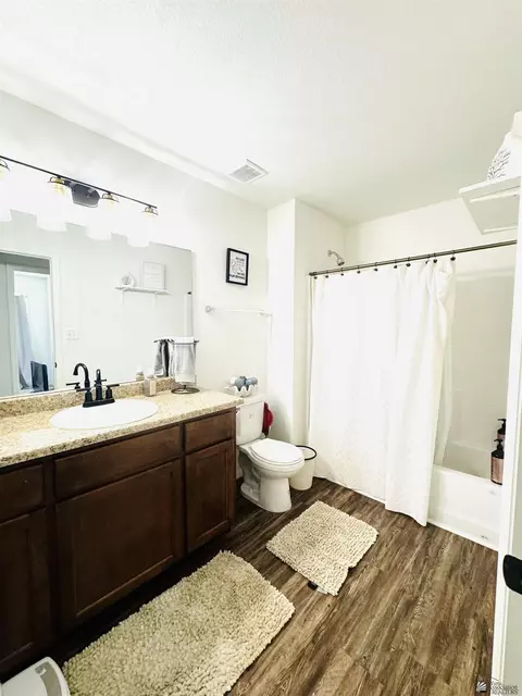 Bath - 7631 E 45 St, Yuma, AZ 85365 photo 1 of 2