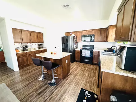 Kitchen - 7631 E 45 St, Yuma, AZ 85365 photo 1 of 2