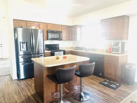 Kitchen - 7631 E 45 St, Yuma, AZ 85365 photo 2 of 2