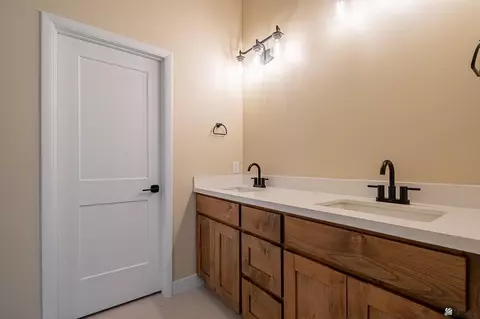 Bath - 7984 E 34 Ln, Yuma, AZ 85365 photo 1 of 5