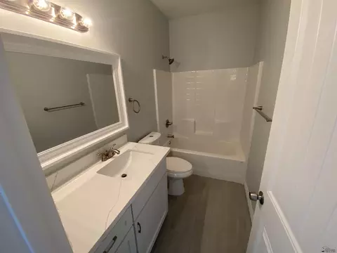 Bath - 12187 E 35 Pl, Yuma, AZ 85367 photo 3 of 4