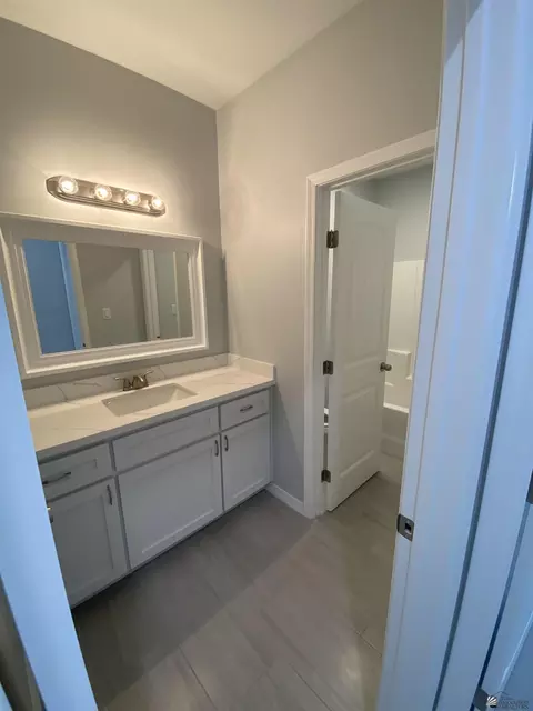 Bath - 12187 E 35 Pl, Yuma, AZ 85367 photo 4 of 4