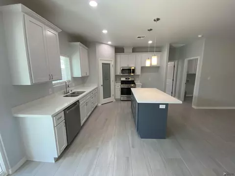 Kitchen - 12187 E 35 Pl, Yuma, AZ 85367 photo 2 of 2