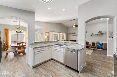 Kitchen - 10631 E 34 Pl, Yuma, AZ 85365 photo 1 of 4