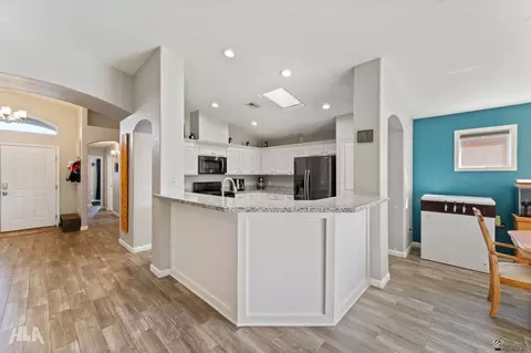 Kitchen - 10631 E 34 Pl, Yuma, AZ 85365 photo 4 of 4